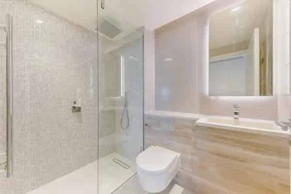 2 Bedroom Apartment House to Rent in Luxury Damac Building