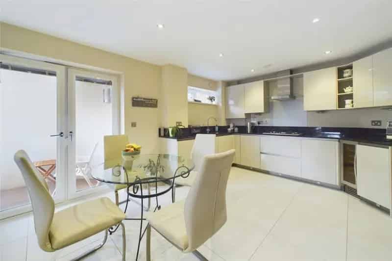 3 Bedroom Clifftop Apartment For Sale