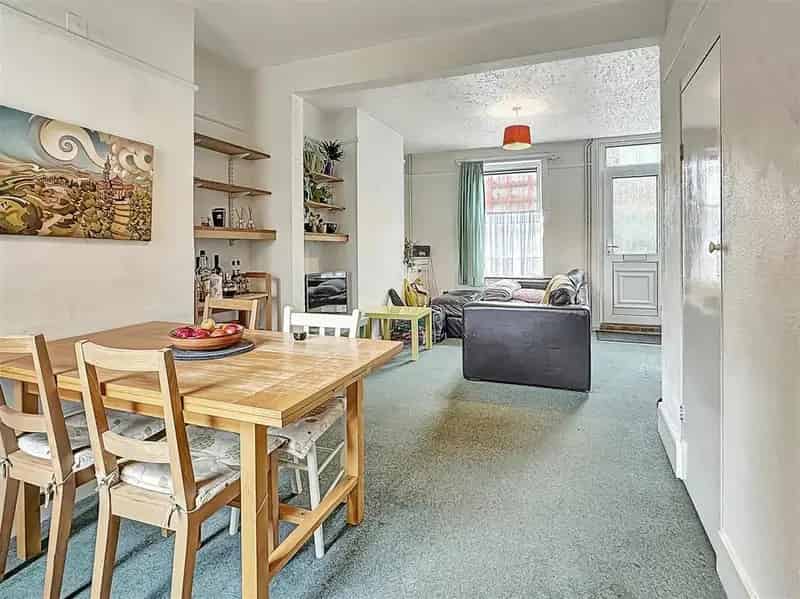 2 Bedroom End of Terrace House For Sale