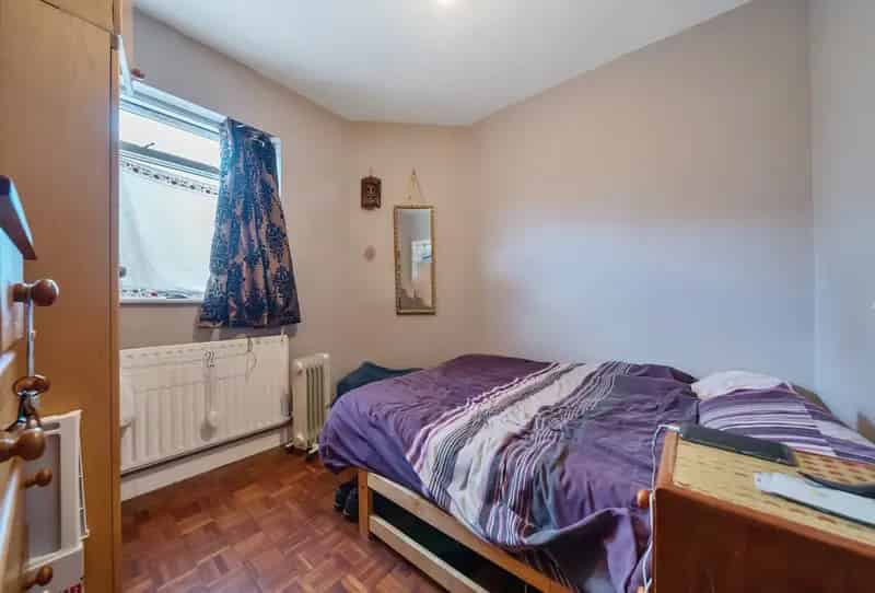 2 Bedroom Maisonette for Sale Morden - Share of Freehold