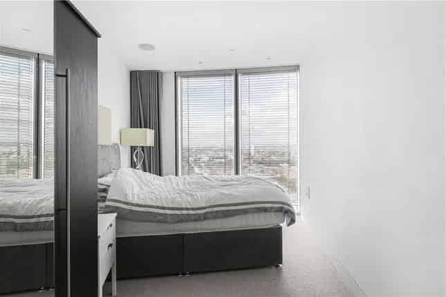 3 Bedroom Apartment for Sale in St George Wharf London SW8