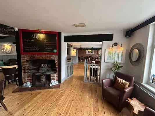 Freehold Pub with Letting Rooms and Garden for Sale