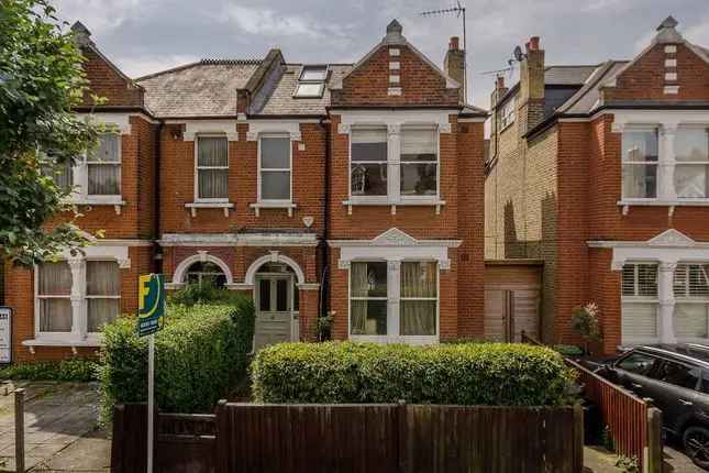 Flat to rent in Clarendon Drive, West Putney, London SW15