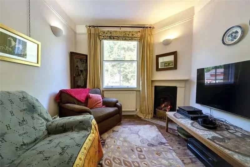 7 bed house for sale