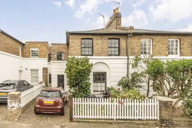 Four Bedroom Period House for Sale in Clapham SW11