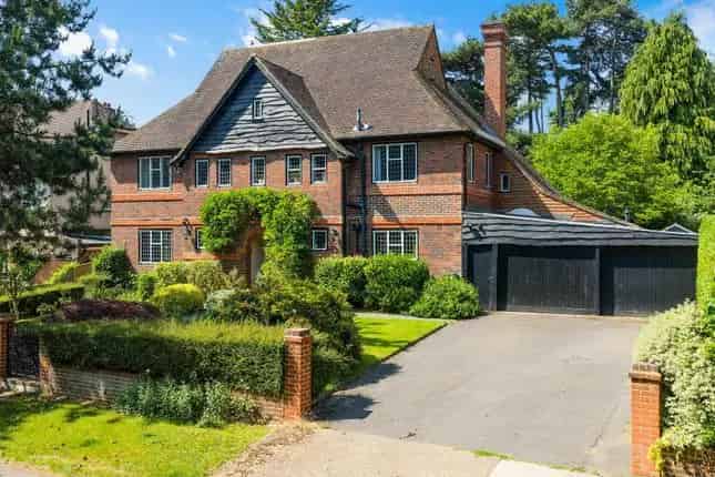 Six Bedroom Detached House for Sale in Surbiton KT6