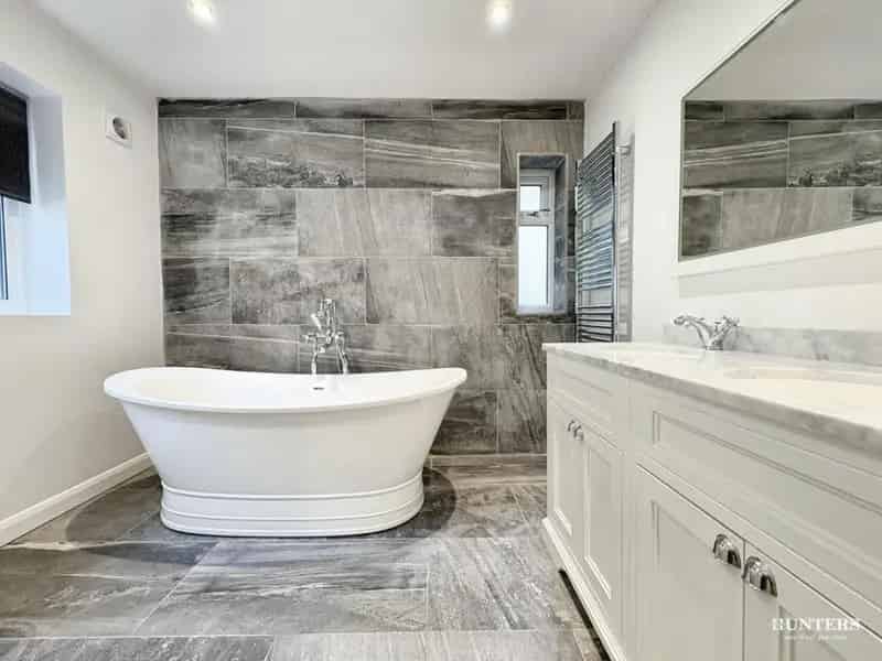 5 Bed House for Sale Far Reaching Views Stunning Kitchen Family Games Room Gym