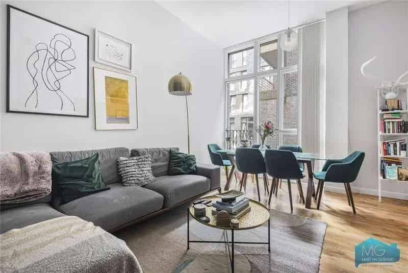 2 bed flat for sale