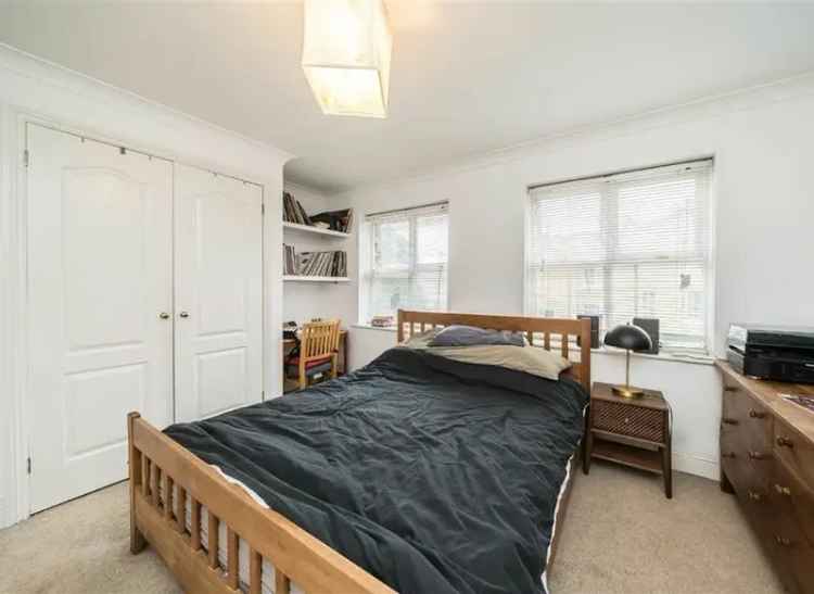 House For Sale in Southend-on-Sea, England