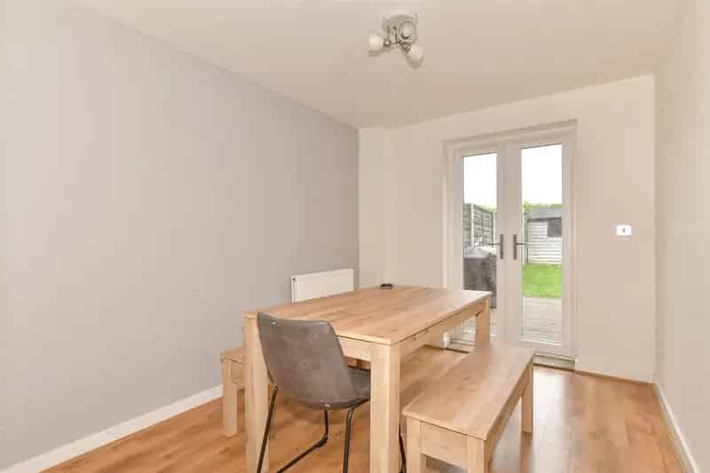 3 Bedroom End Terrace House for Sale