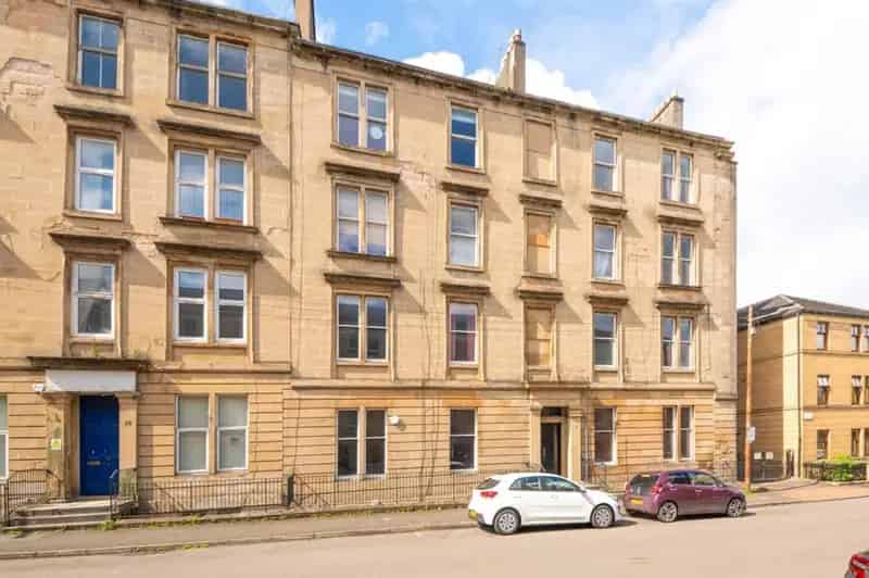 3 Bedroom Flat for Sale in Glasgow Woodlands