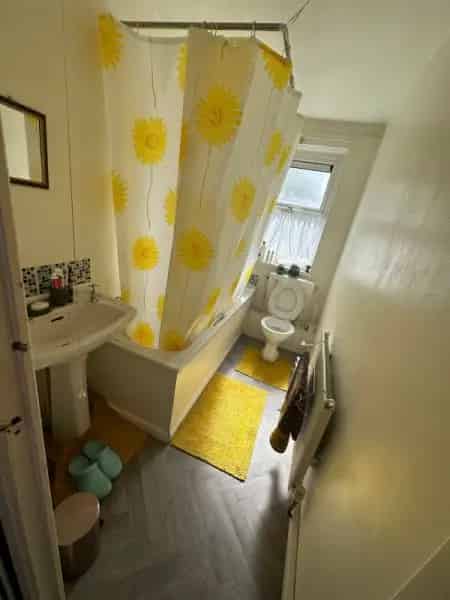 One Bedroom Flat in Quiet Clean Area