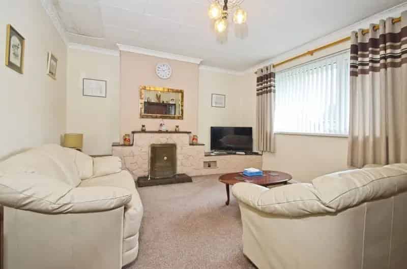 2 Bedroom Flat Bryncethin First Time Buyers Investors