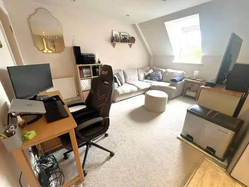 2 Bed Flat for Sale Near Branksome Train Station