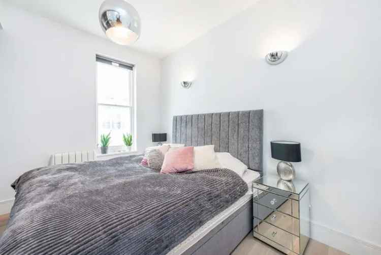 Spacious 1-Bedroom Apartment Regents Park Mansion Block