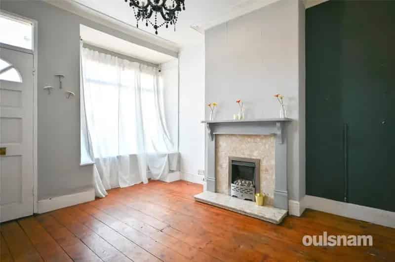2 Bedroom Terraced House Near Bearwood High Street