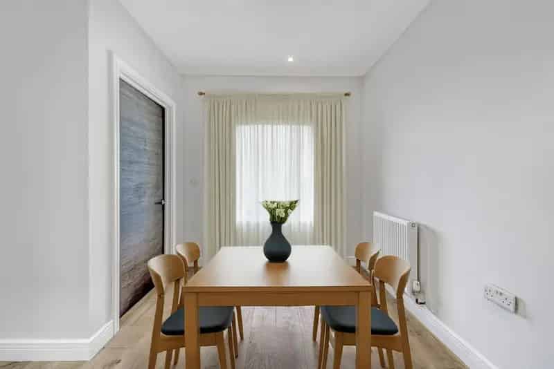 Brand New 3 Bedroom Maisonette Near Train Station with Private Terrace