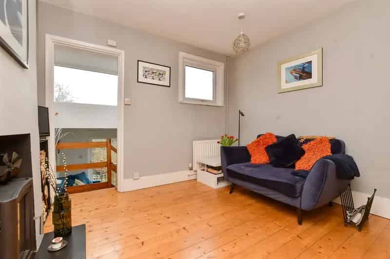 2 Bedroom Terraced House for Sale in Pixham