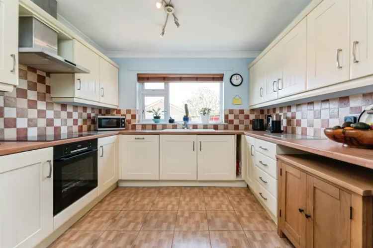 Detached Bungalow on Cavalry Park Ready to Move Into