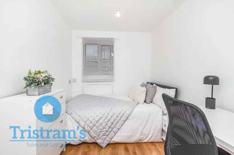 5 Bedroom End of Terrace House to Rent Near NTU