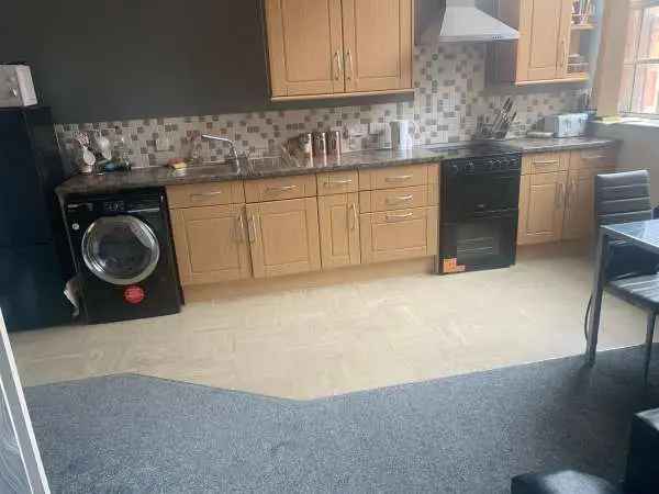 Flat For Rent in Kettering, England