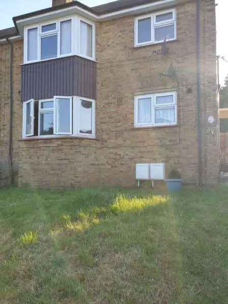 1 Bed GFF with Private Gardens Double Glazing Parking