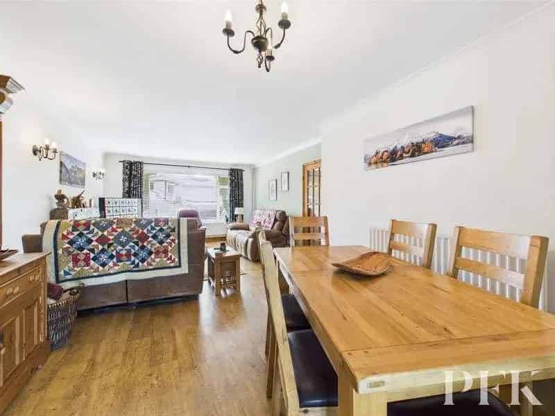 4 bed house for sale