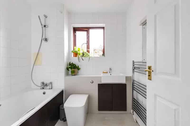 2 Bedroom Apartment Clapton Modern Amenities Parking Balcony