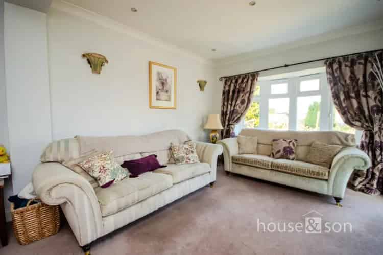 3 Bedroom Detached House for Sale Ensbury Park
