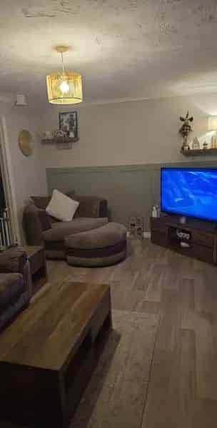 3 Bedroom House with Bay Parking Near Thorpe High School