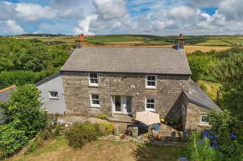 4 Bedroom Detached House with 2 Acres of Land and Outbuildings