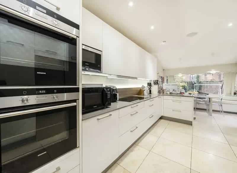 Spacious Semi-Detached House Near Golders Hill Park