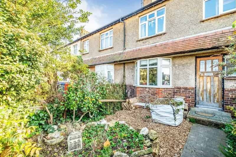 Family Home Near Shoreham Train Station