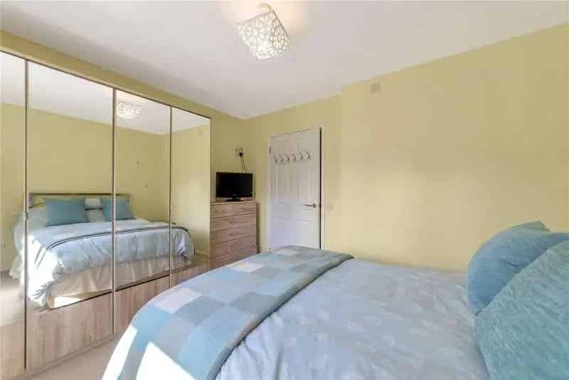 2 Bed Flat for Sale Barnt Green Modern Kitchen Spacious Bedrooms