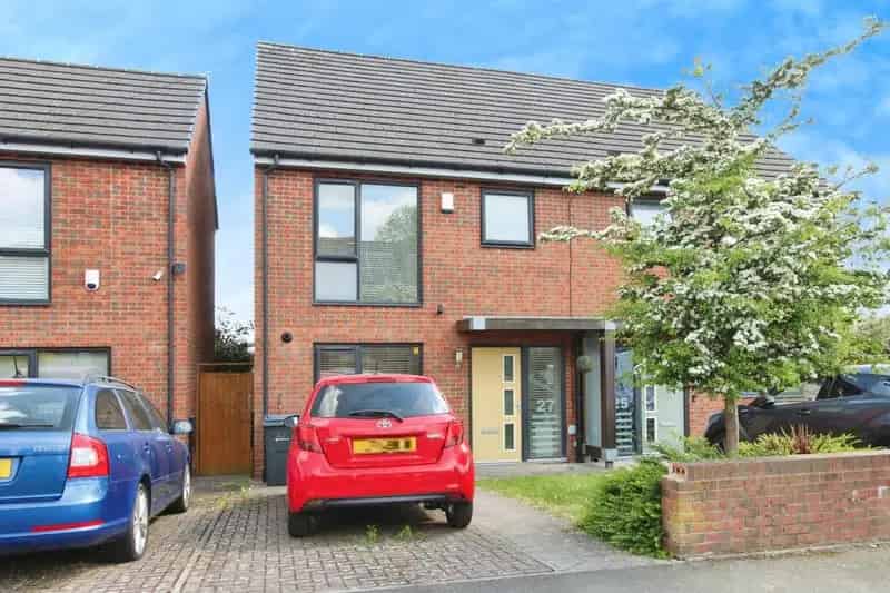3 bedroom semi-detached house for sale