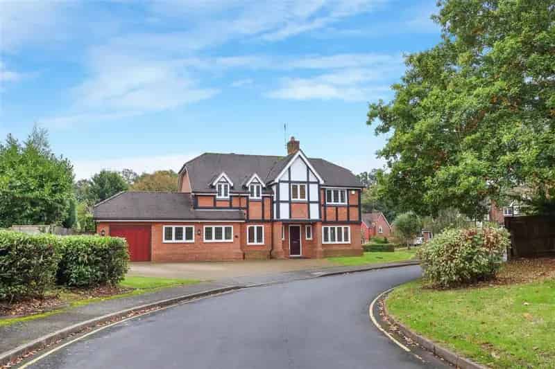 5 Bedroom Detached House for Sale