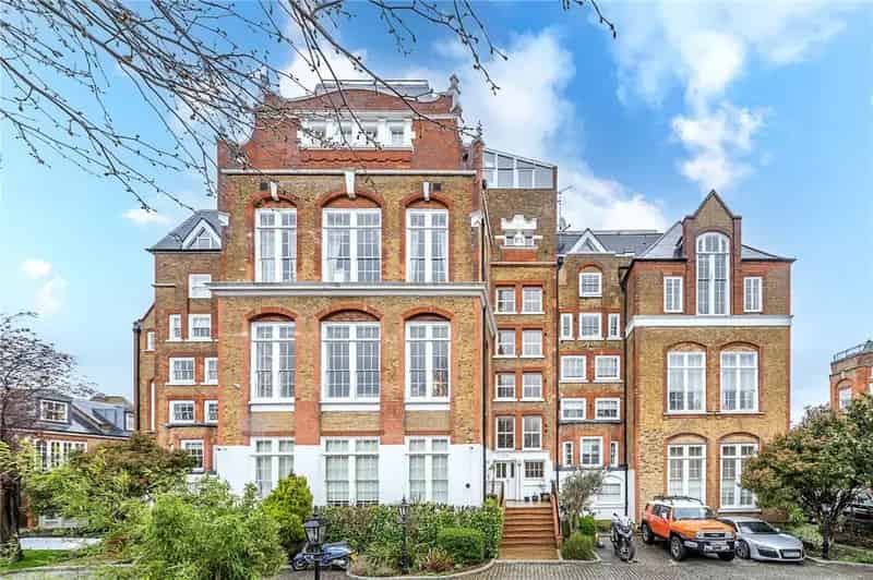 2 Double Bedroom Flat for Sale in Sought-After School Conversion