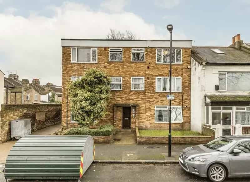 Stunning 1-Bedroom Property in Plaistow with Parking and Garage