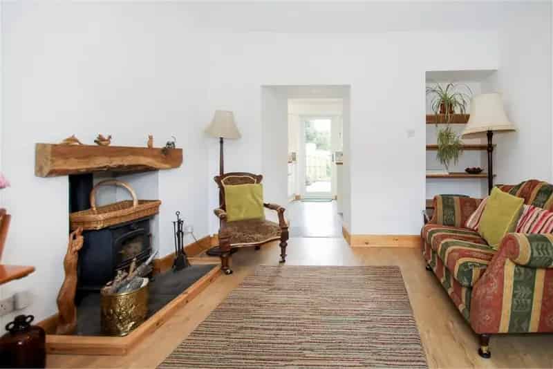 2 Bed Cottage with 1 Reception Room
