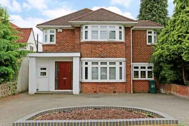 5 Bedroom Detached House to Rent Edgware HA8