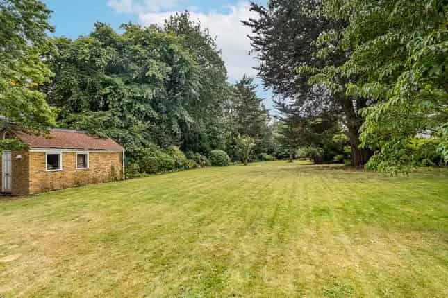 Detached House for Sale in East Sheen SW14