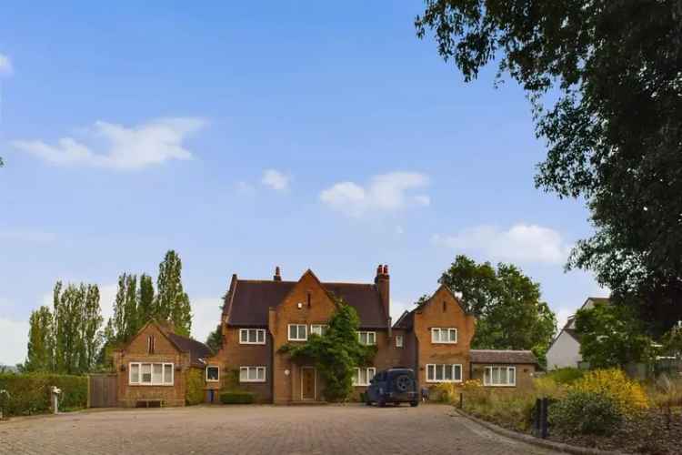 6 bedroom detached house for sale