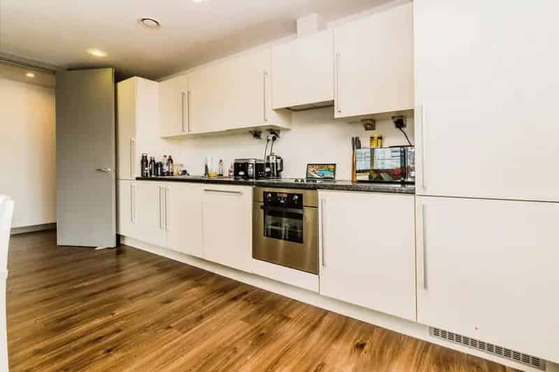 2 Bedroom Luxury Apartment Salford Quays Waterfront Parking Concierge
