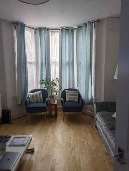 Flat For Rent in Southend-on-Sea, England