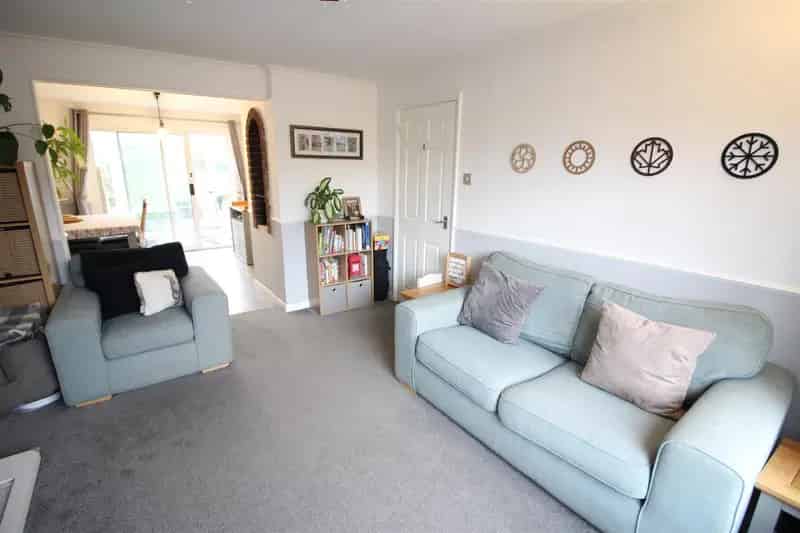 3 Bedroom Semi-Detached House to Rent