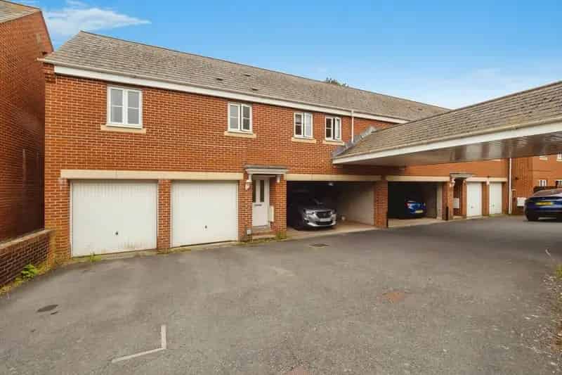 2 Bedroom Coach House for Sale