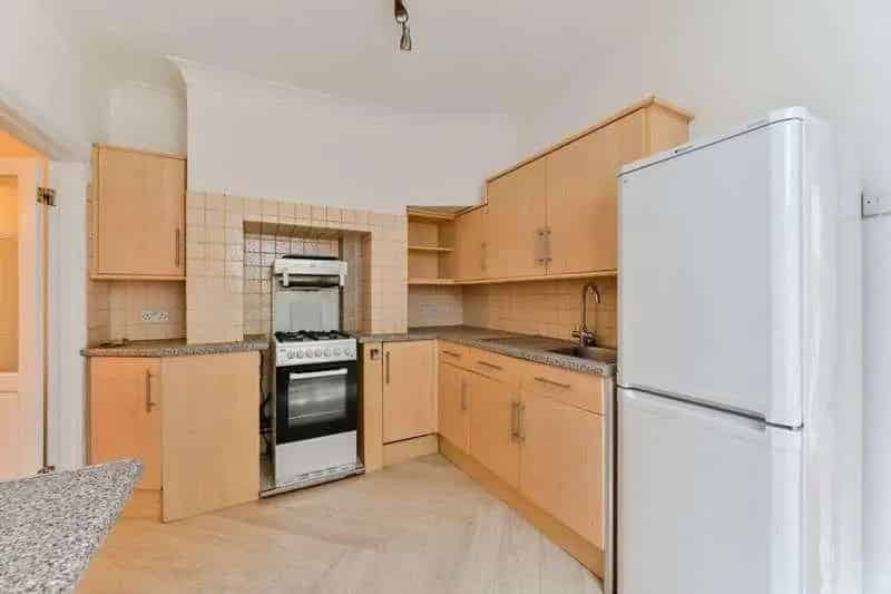 2 Bed Flat for Sale near Tooting Broadway
