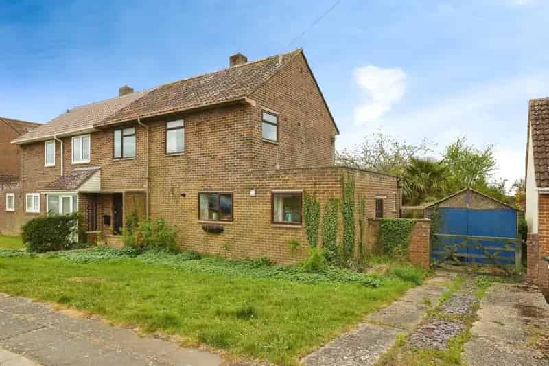 Semi Detached Family Home Modernization Potential
