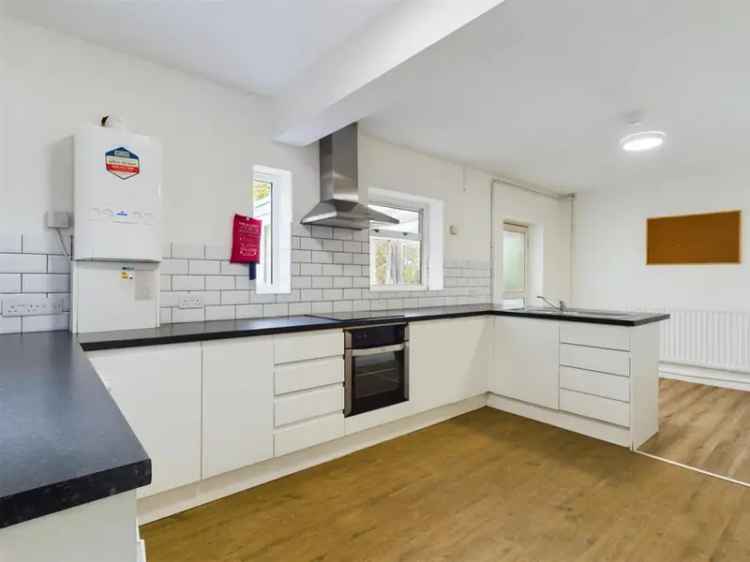 6 Bedroom Student House Share Available September 2025