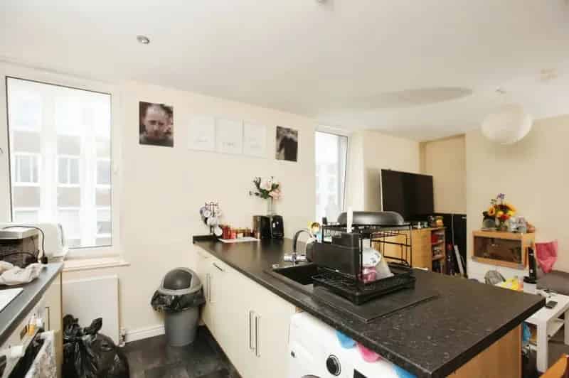 4 x 1-Bedroom Flats for Sale in Torquay Town Centre - Investment Opportunity